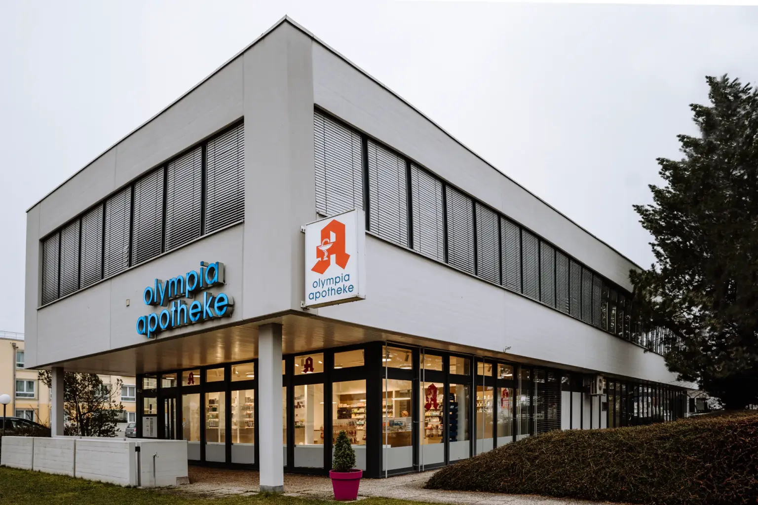 Apotheke in Weilheim mit authentischen Businessfotos