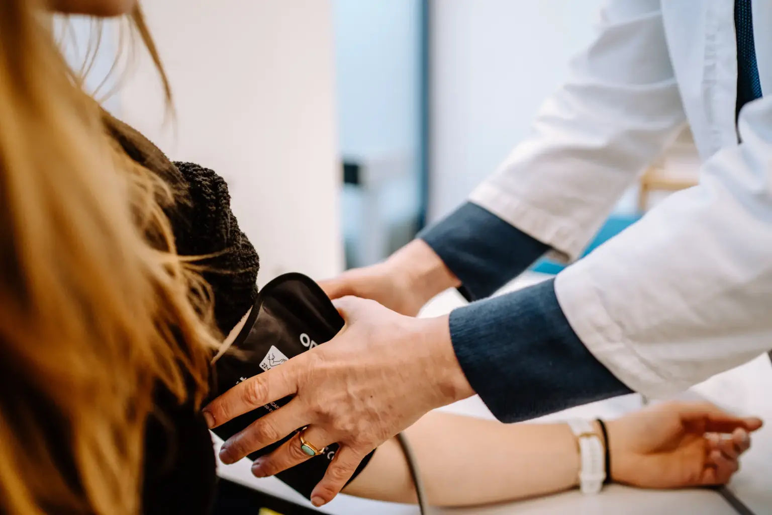 Authentische Arbeitsmomente für professionelle Website Fotos