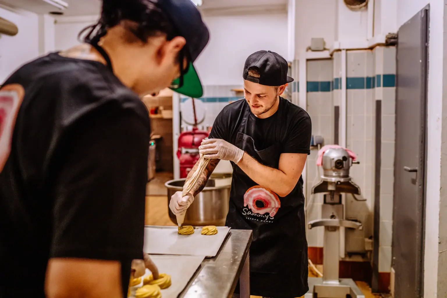 Donuts kreativ angerichtet für Social Media