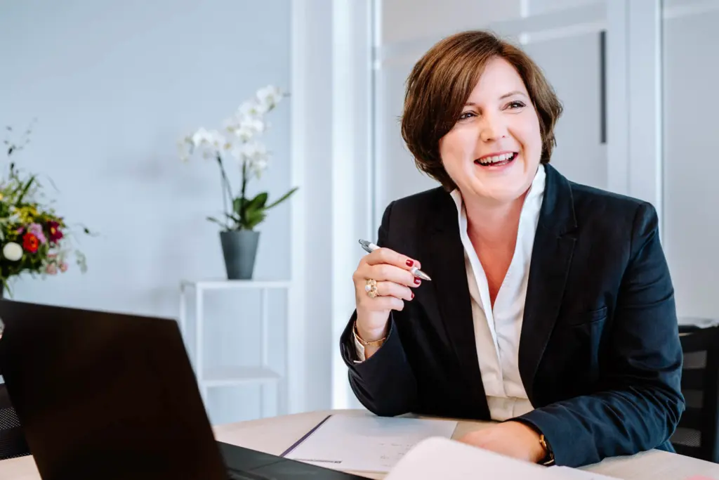 Businessportrait Steuerberaterin im Büro
